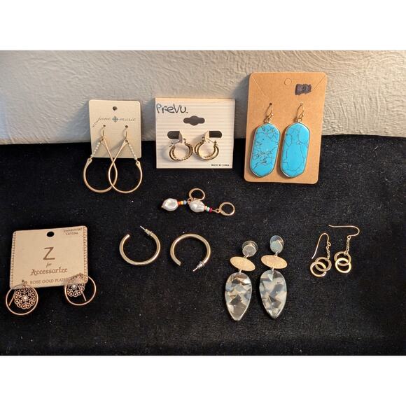 Lot of Eight Pair Gold Tone Pierced Earrings - Picture 1 of 9